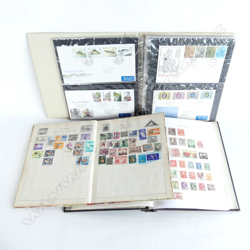 3 WORLD STAMP ALBUMS Image 1++