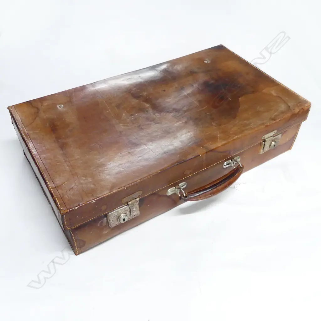 VINTAGE LEATHER SUITCASE STAMPED “26 WARRANTED SOLID LEATHER” L. 660MM Image 1++