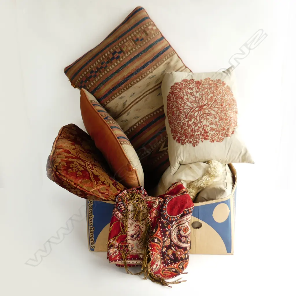 BOX OF ANTIQUE KELIM CUSHIONS & PALISY TEXTILE ETC Image 1++