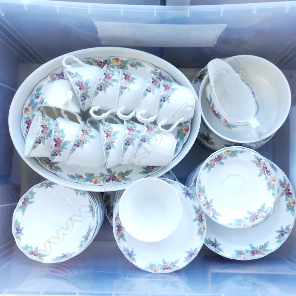 PART 12 PLACE SETTING ROYAL DOULTON 'AUTUMN FRUITS' LGE DINNER & TEA SERVICE Image 1++