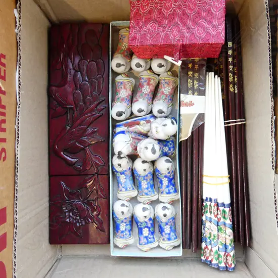 BOX – QUANTITY OF CHOPSTICKS, ROSEWOOD BOX, 16 CHINESE PORCELAIN RESTS, AND GLASS SNUFF BOTTLE 