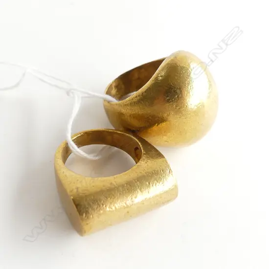 2 LG BRASS RINGS, SIMPLE CONTEMPORARY FORMS (COSTUME)