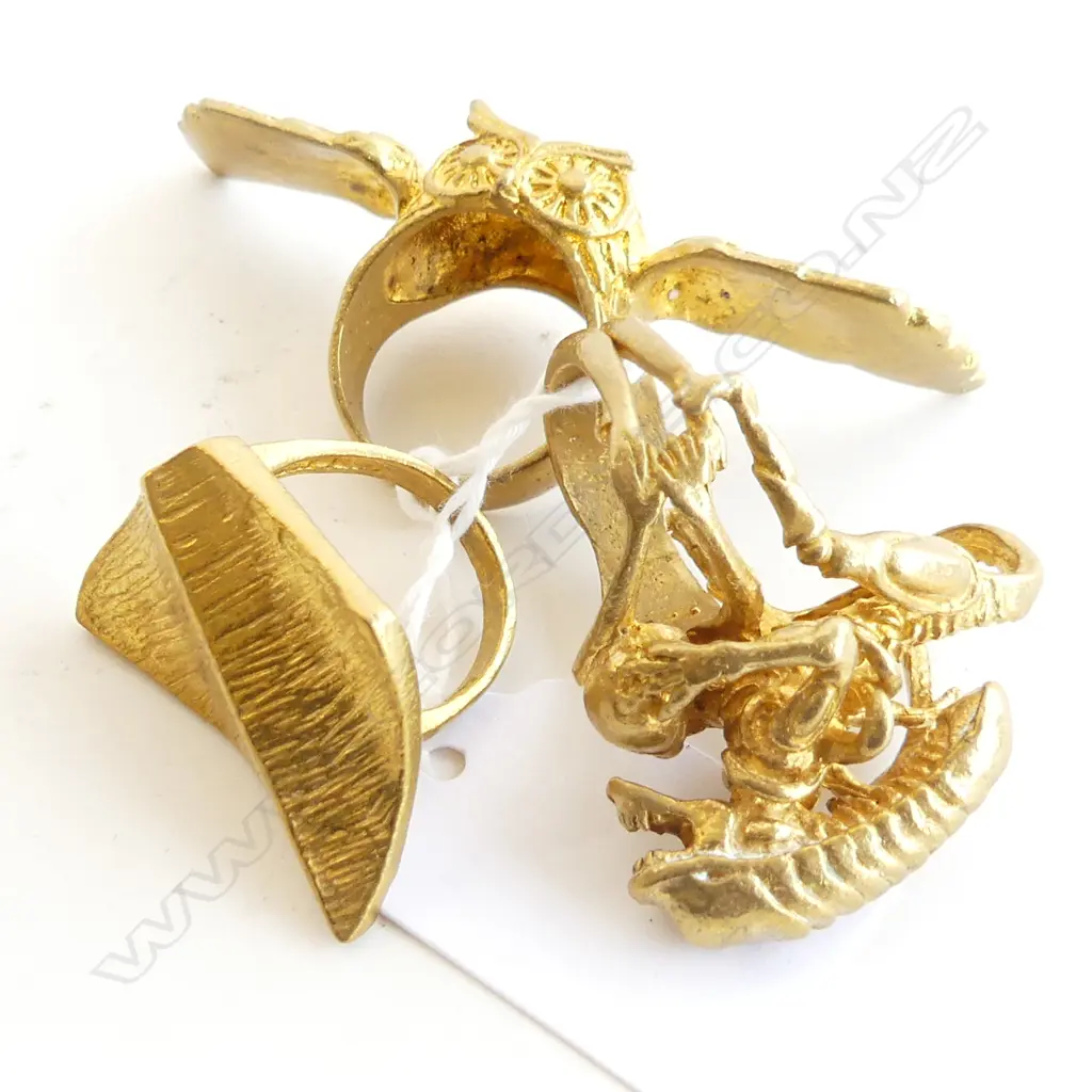 3 LG CONTEMPORARY FASHION RINGS; FLYING OWL, ALIEN  & ABSTRACT FORM Image 1++