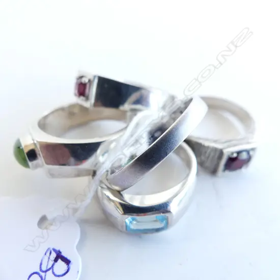 5 925 SILVER RINGS; 2 GARNET, 2 AQUAMARINE, OTHER