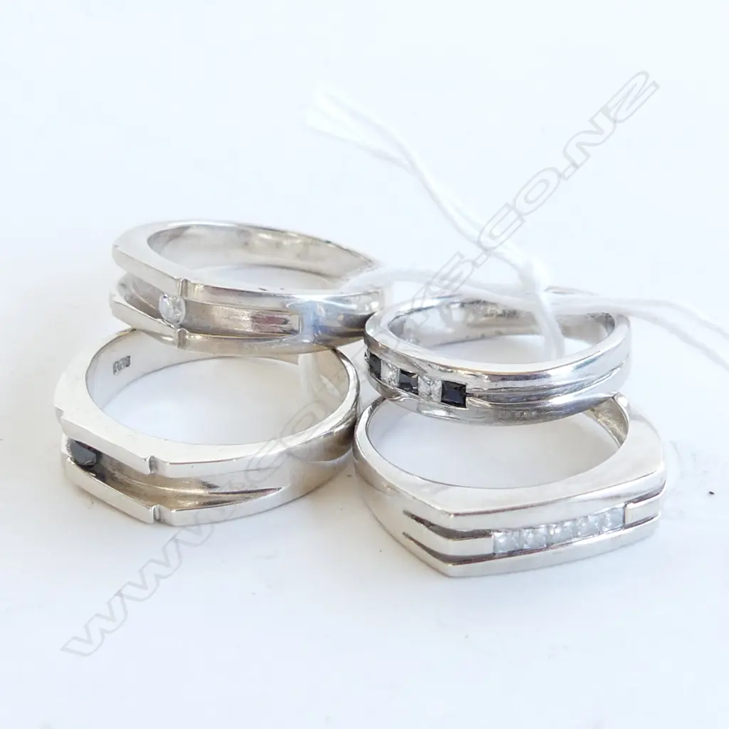 4 925 SILVER RINGS; BLACK & WHITE STONES Image 1++