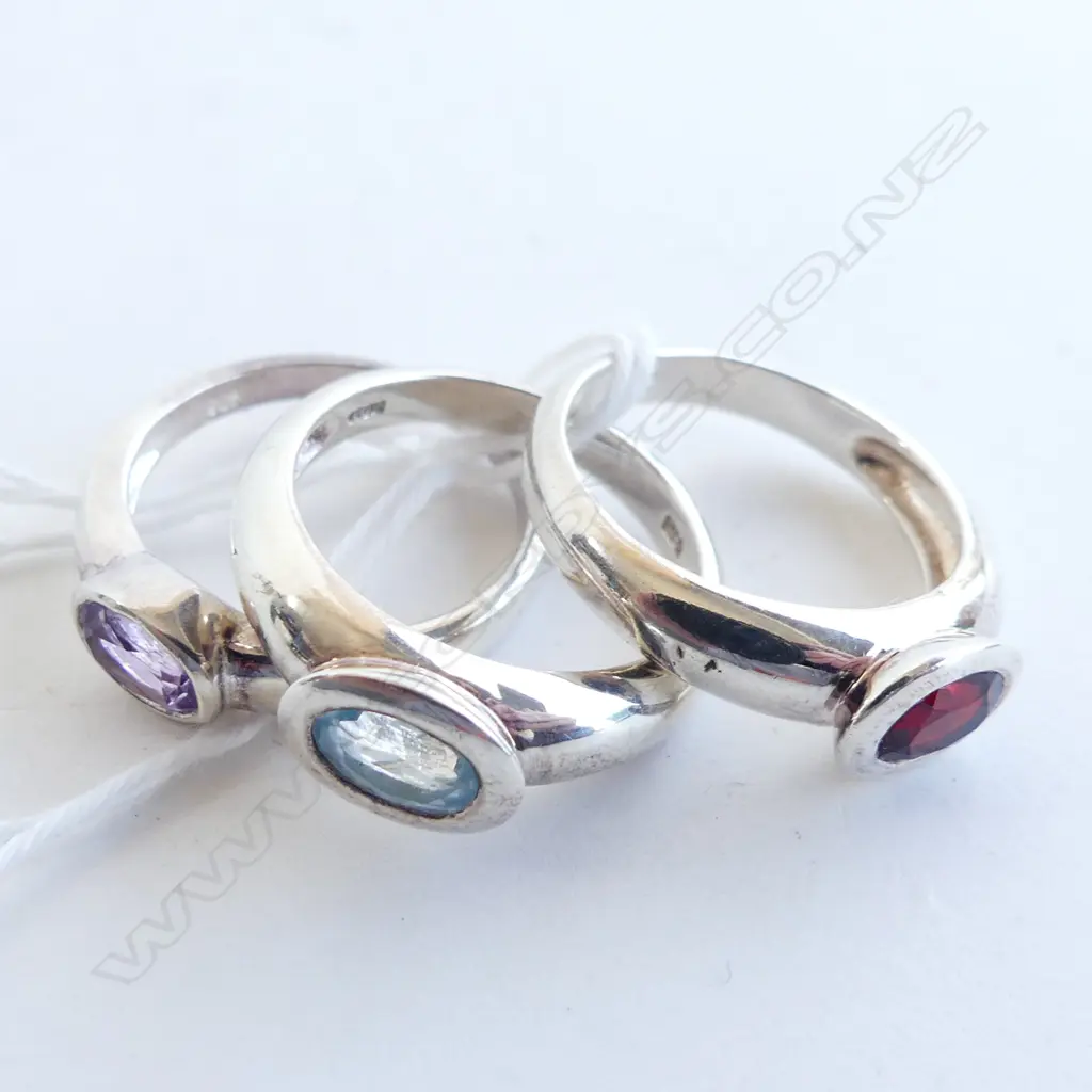3 925 SILVER RINGS; GARNET, AMETHYST, AQUAMARINE Image 1++
