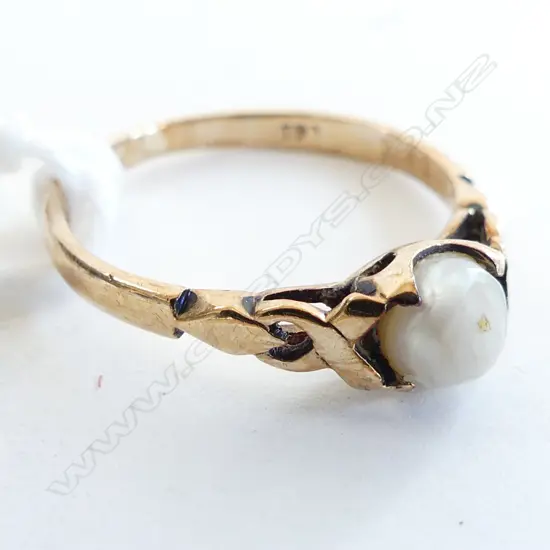 9CT GOLD & SINGLE PEARL RING 1.7gm FAULTS