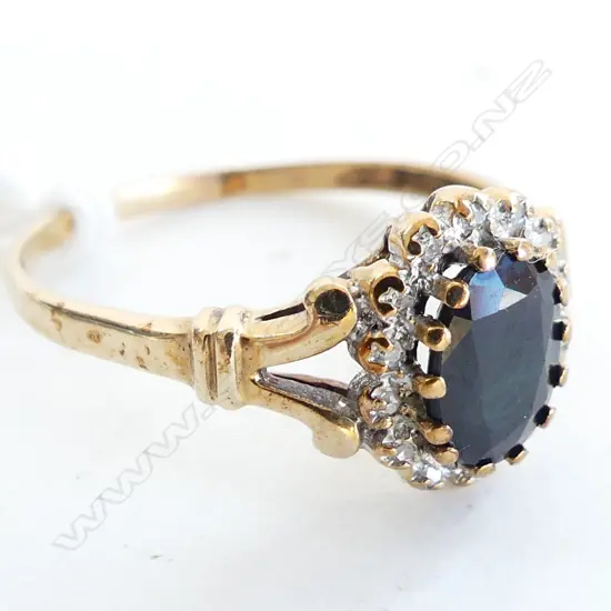 9ct GOLD SAPPHIRE & DIAMOND RING 2.4gms