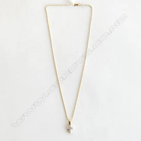 18CT GOLD AND DIAMOND CROSS WITH 18CT GOLD CHAIN 5.97gm