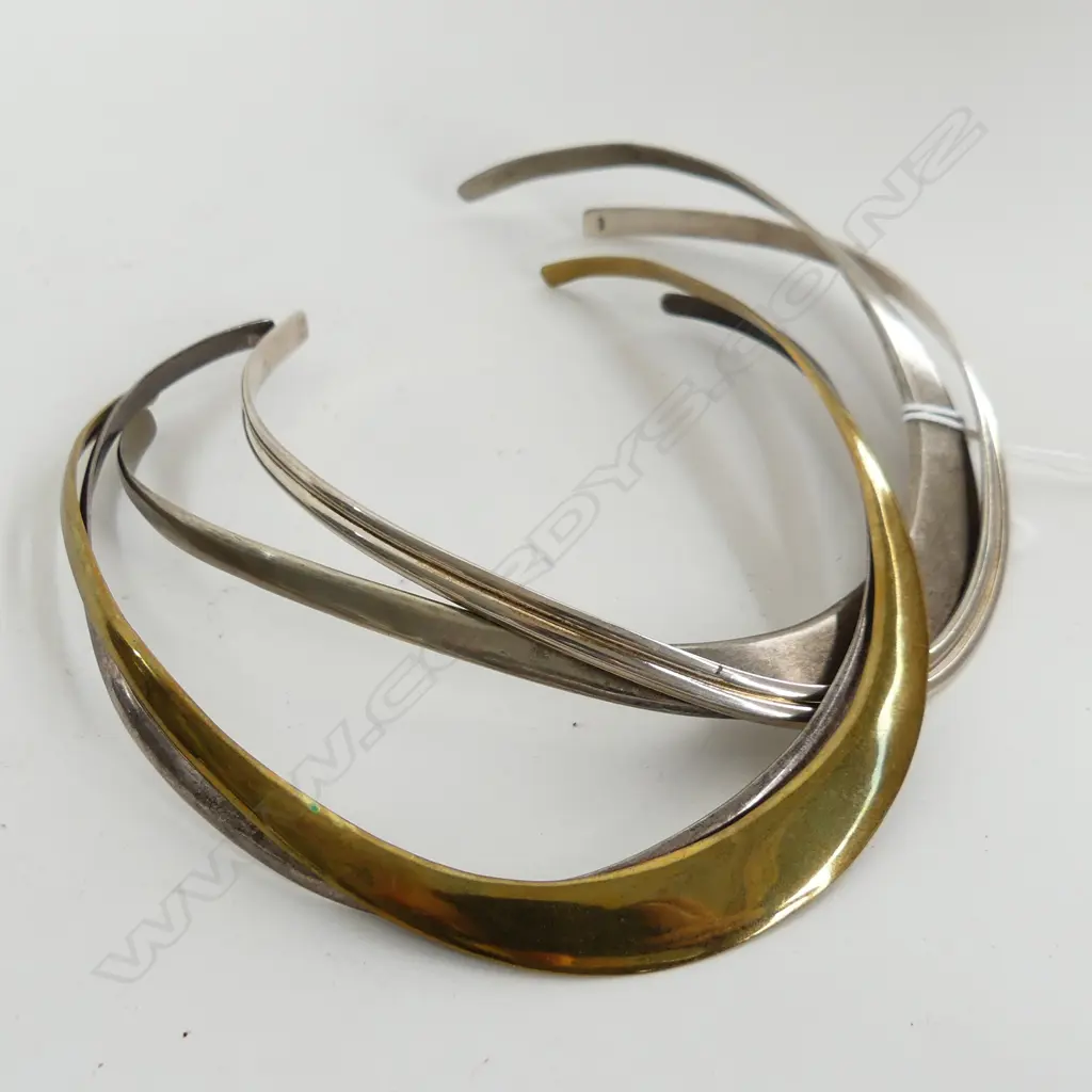 4 CHOKER NECKLACES; 3 925 SILVER 87 GRAMS Image 1++