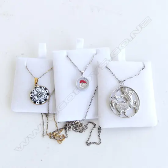 3 925 SILVER CIRCULAR PENDANT NECKLACES; ROTATING HEART, MURANO GLASS, CENTAUR