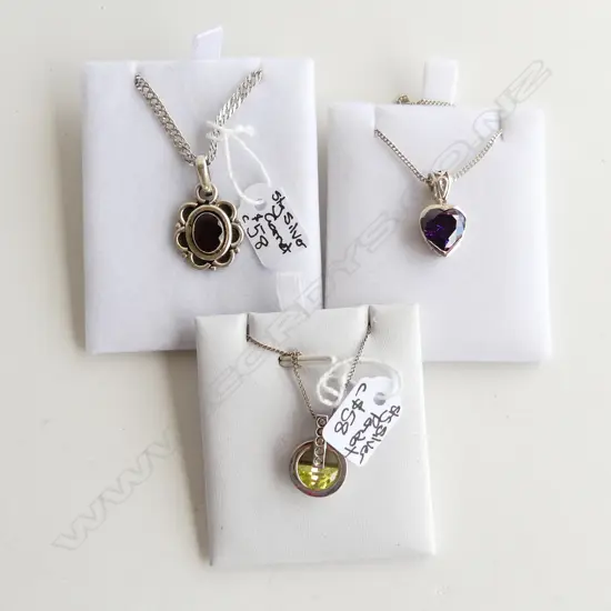 3 925 SILVER PENDANT NECKLACES; GARNET, PERIDOT, AMETHYST