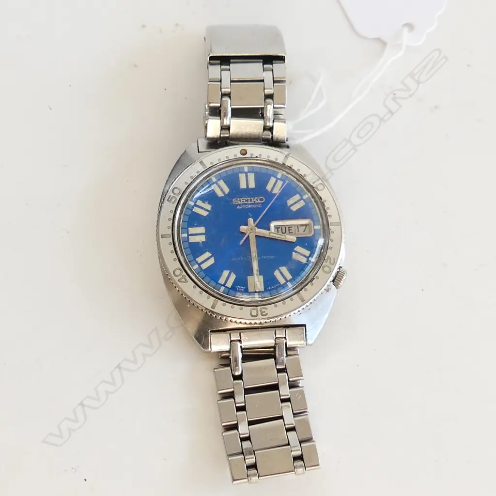VINTAGE SEIKO 'WATER 70m PROOF' STAINLESS WRISTWATCH apparently not working. Blue dial Image 1++