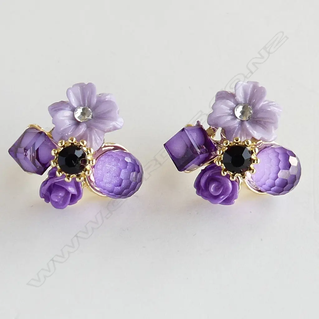 PR FAUX AMETHYST GILD CLUSTER EARRINGS  Image 1++
