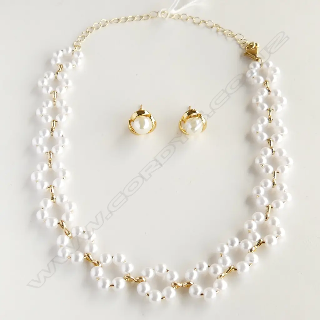 LOVELY FAUX PEARL COLLAR NECKLACE & STUD EARRINGS  Image 1++