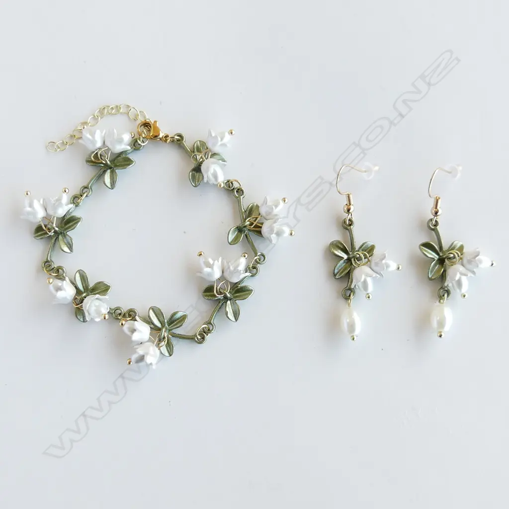 PR ENAMEL & FAUX PEARL DROP EARRINGS & BRACELET SET  Image 1++