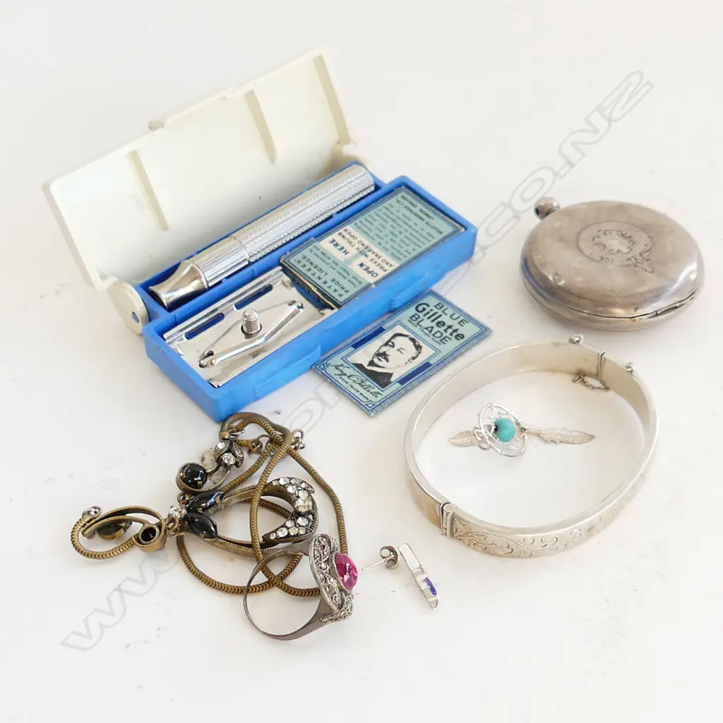 ASST ITEMS: WATCH a>f + SILVER BANGLE + JEWELLERY + SHAVING SET IN CASE Image 1++