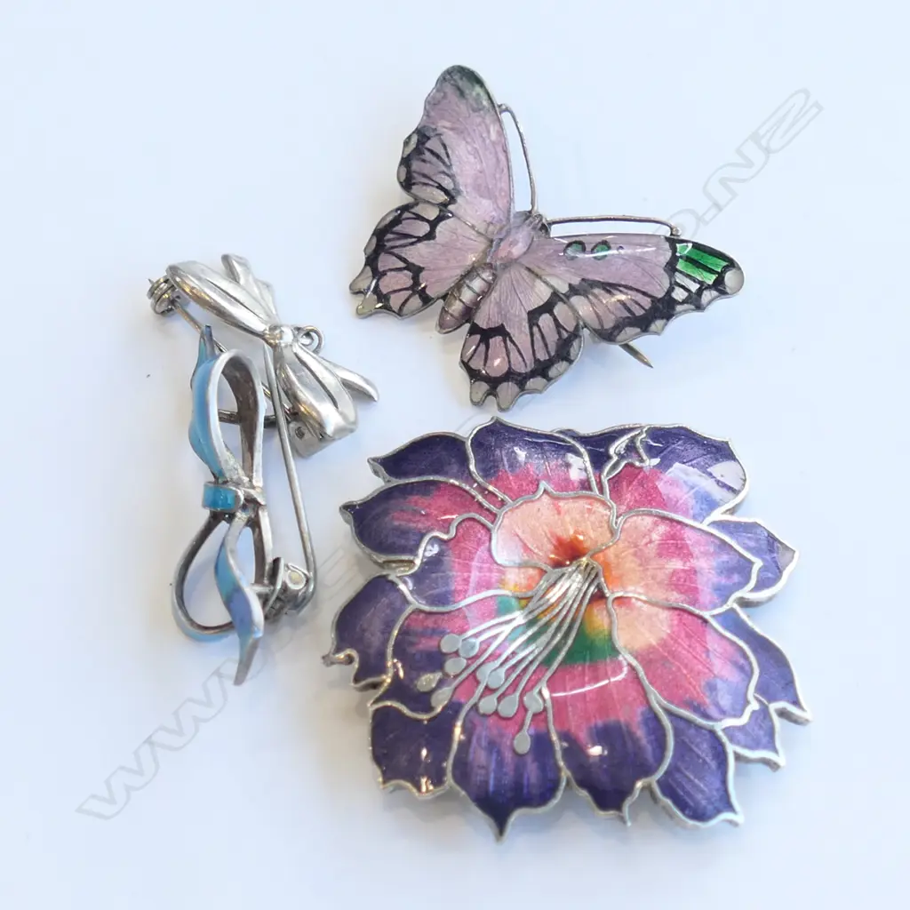 4 BROOCHES; 2 BOWS, BUTTERYFLY & ENAMEL FLOWER 40x45mm Image 1++