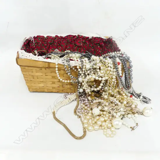 BASKET WITH LG SELECTION OF FAUX PEARL JEWELLERY 