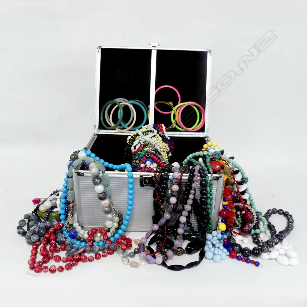 LG METAL CASE FULL OF VINTAGE PLASTIC COSTUME JEWELLERY 1960's, 70's & 80's Image 1++
