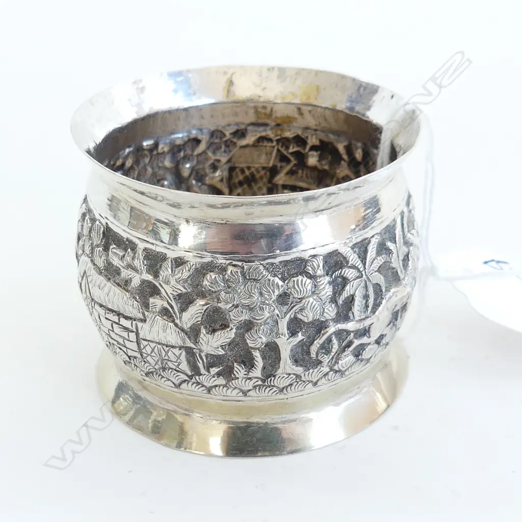 LGE C1900 ANGLO INDIAN EMBOSSED NAPKIN RING 30gms Image 1++