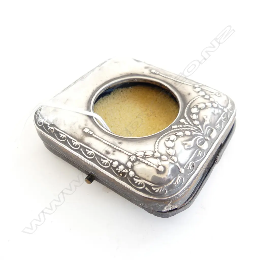 SILVER EMBOSSED POCKET WATCH HOLDER/CASE strut back Birmingham 1910  Image 1++