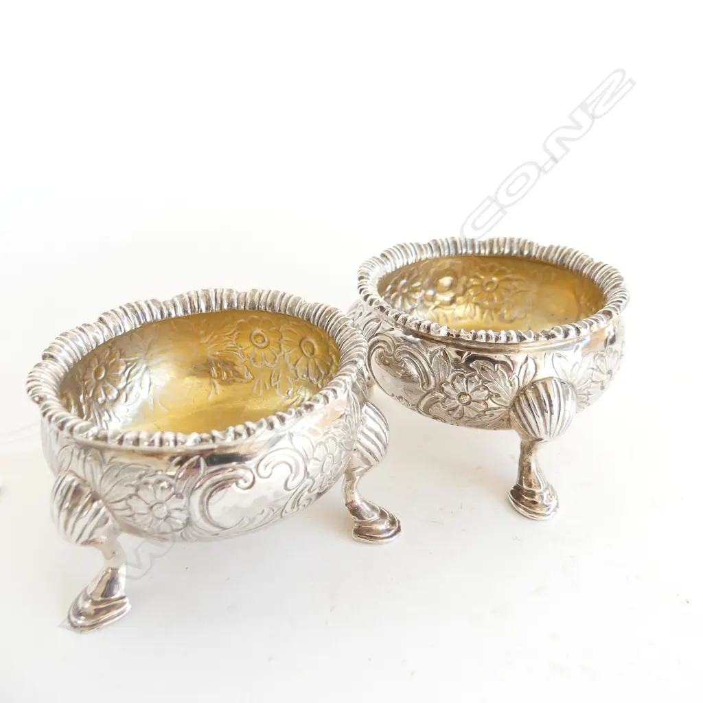 PR VICTORIAN SILVER SALTS floral w hoof feet L.1845.168gms Image 1++