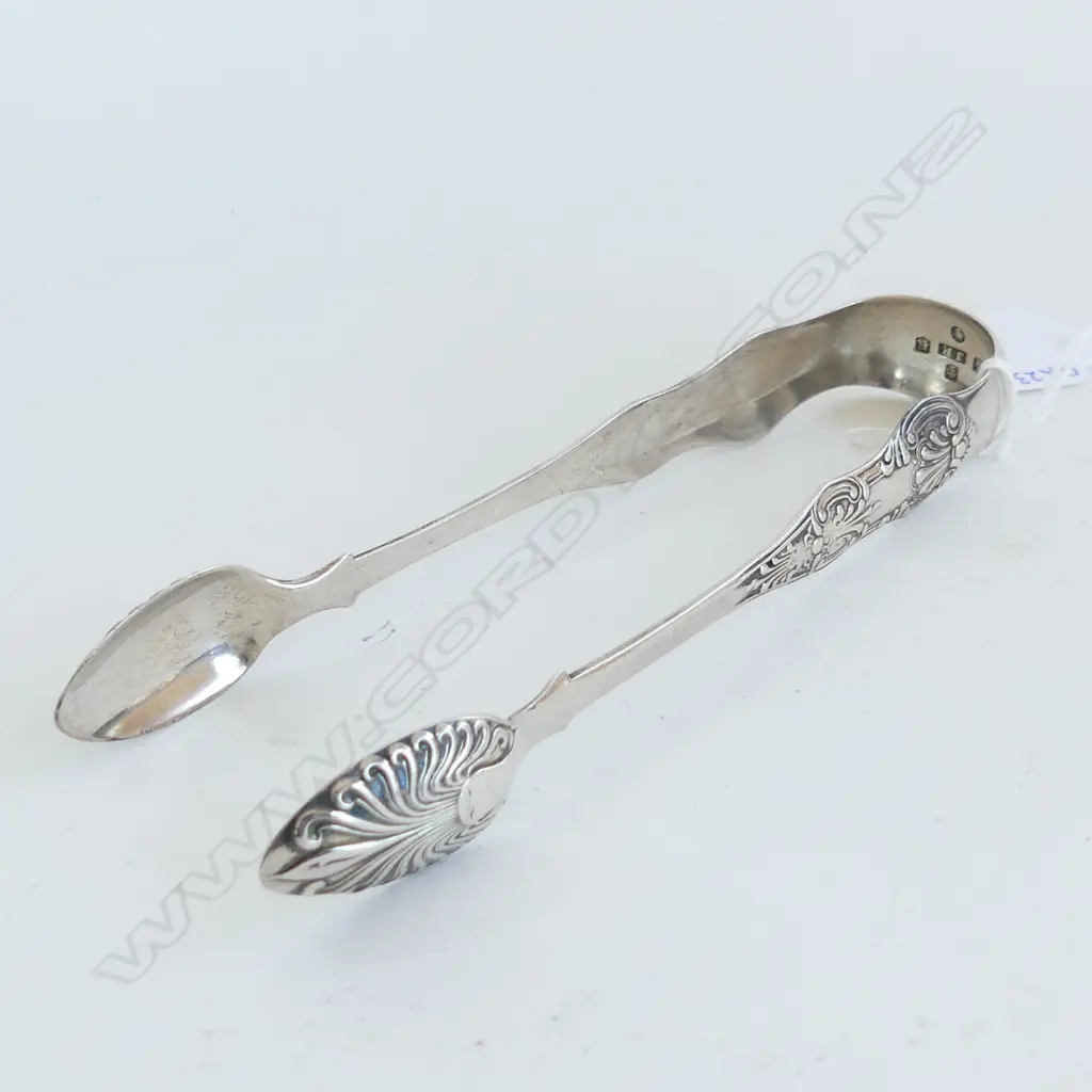 VICT S/SILVER SUGAR TONGS 49grms Image 1++