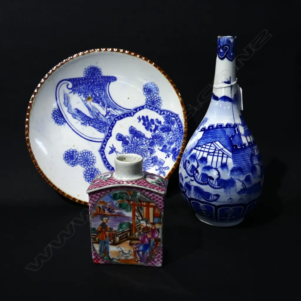 3 ORIENTAL PCES; PLATE 250mm dia, B/W VASE H.245mm, TEA CADDY (NO LID) - ALL w. FAULTS Image 1++