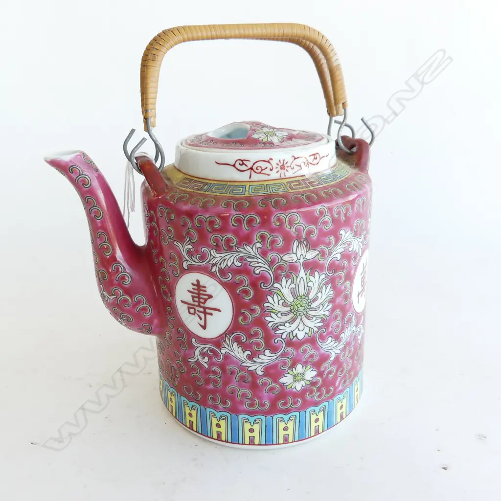 VINTAGE CHINESE FAMILLE ROSE TEAPOT Image 1++