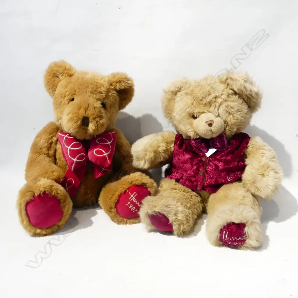 2 HARRODS XMAS BEARS 1996,1997 Image 1++
