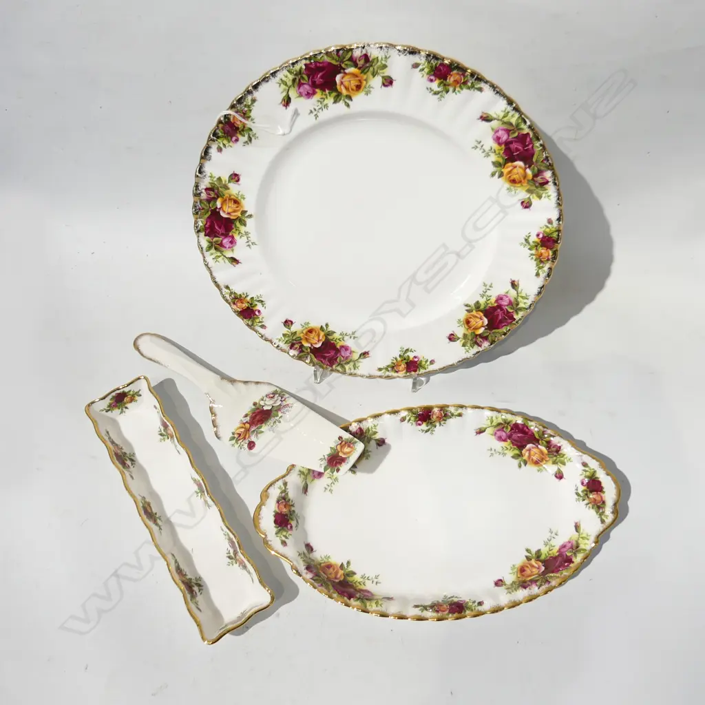 ROYAL ALBERT OLD COUNTRY ROSES 2 SERVING DISHES & ONE LG PLATE (DIA 265mm) + SIMILAR PATTERN CAKE SLICE  Image 1++