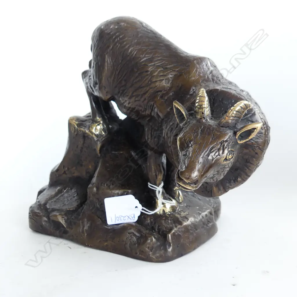 BRONZE MOUNTAIN GOAT ON ROCKY OUTCROP H.210mm Image 1++