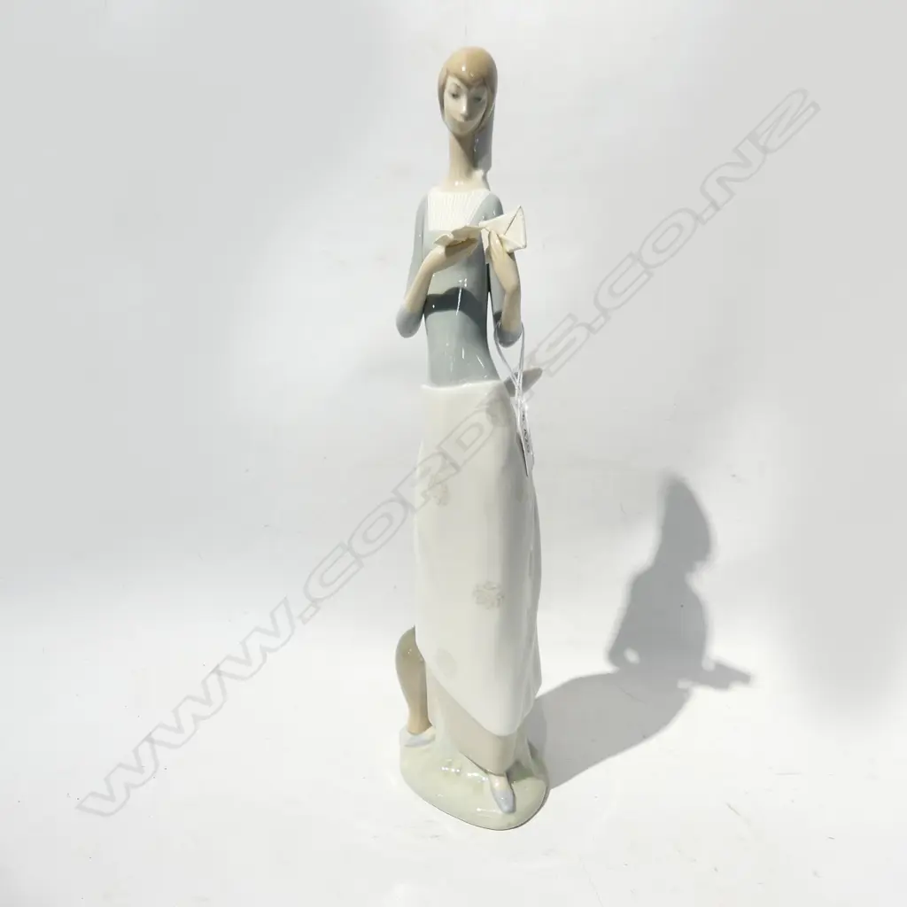 LG LLADRO GIRL WITH LETTER H. 400mm Image 1++