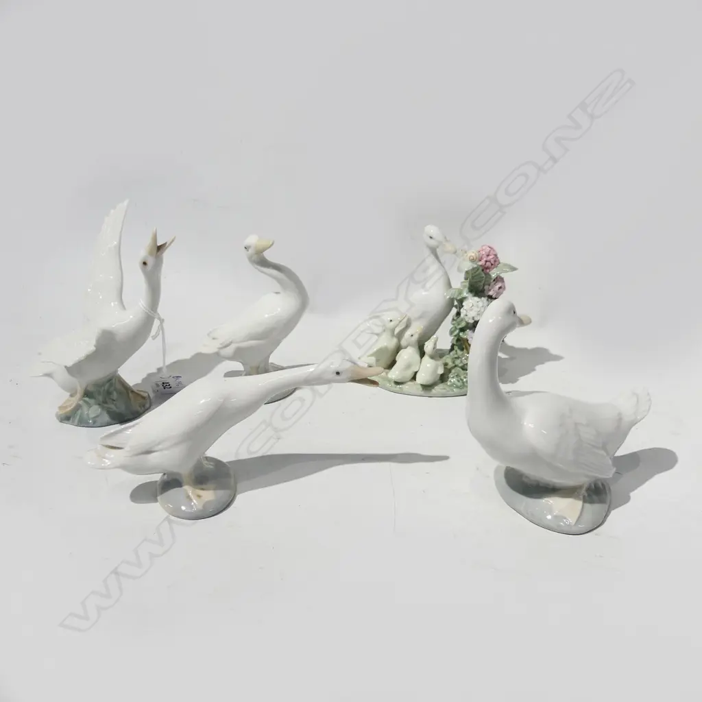 5 SWAN FIGURINES; 4 LLADRO (1 w. HAIRLINE) 1 NAO H.140mm Image 1++