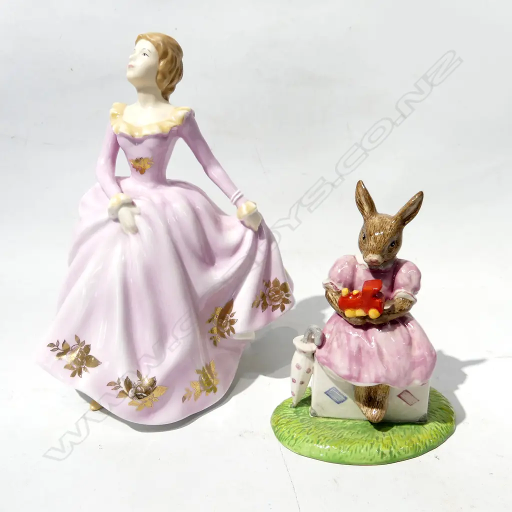 2 R. DOULTON FIGURINES; BUNNYKINS 'SITTING ON A SUITCASE' H.110mm, LISA H.170mm Image 1++