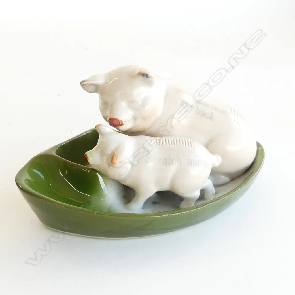 EDWARDIAN BISQUE PIGS VESTA W.145mm 'scratch my back' Image 1++