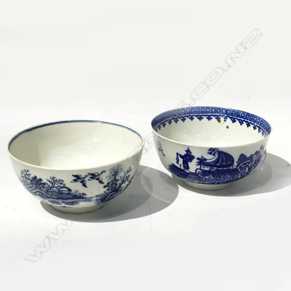 2 ANTIQUE B/W PORCELAIN BOWLS; WORCESTER C.1800 120mm dia, OTHER - BOTH FAULTED Image 1++