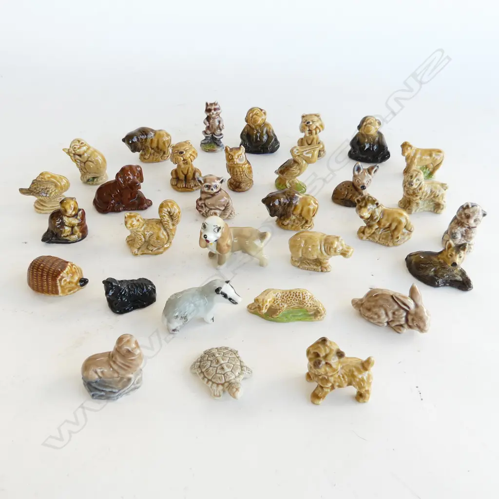 COLLECTION OF WADE MINIATURE ANIMALS Image 1++