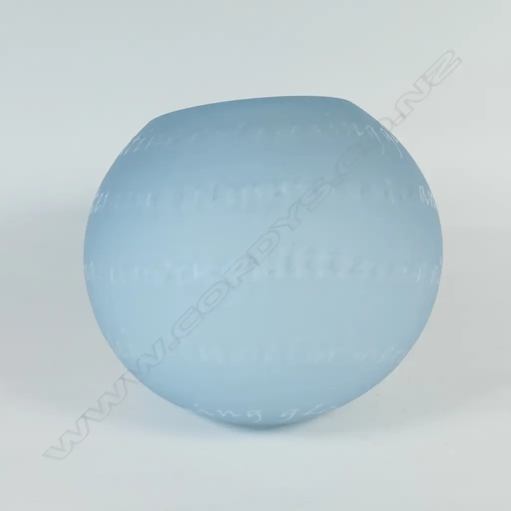 A contemporary art glass spherical vase, Image 1++