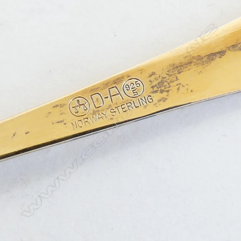 BOX OF NORWEGIAN SILVER GILT AND ENAMEL SPOONS (NZ BIRDS) Image 1++