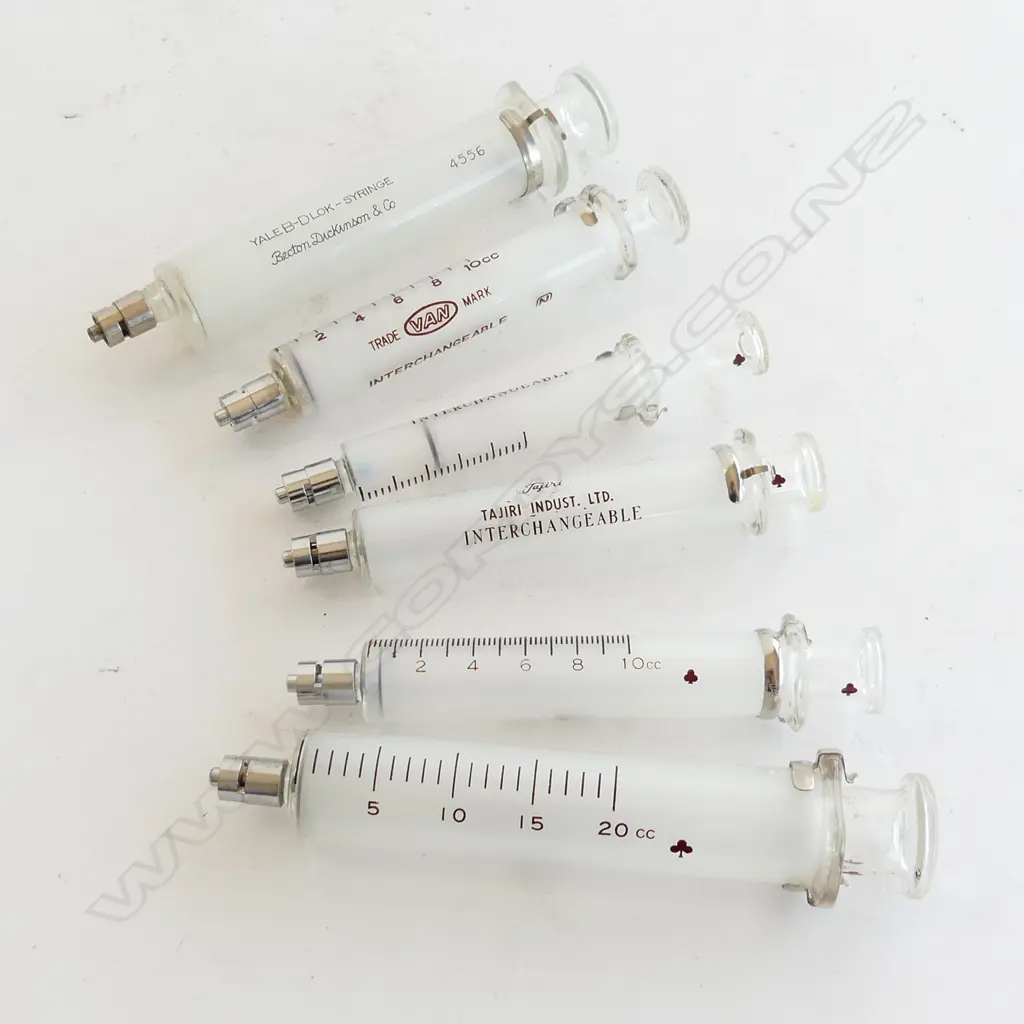 VINTAGE SET OF 6 MEDICAL PRECISION LEUR HYPODERMIC SYRINGES IN ORIGINAL BOX JAPAN 150mm X 200mm Image 1++