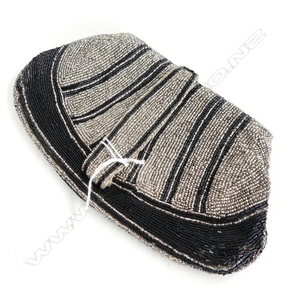 1920's BLACK & SILVER BEAD WORK FLAPPER PURSE  Image 1++