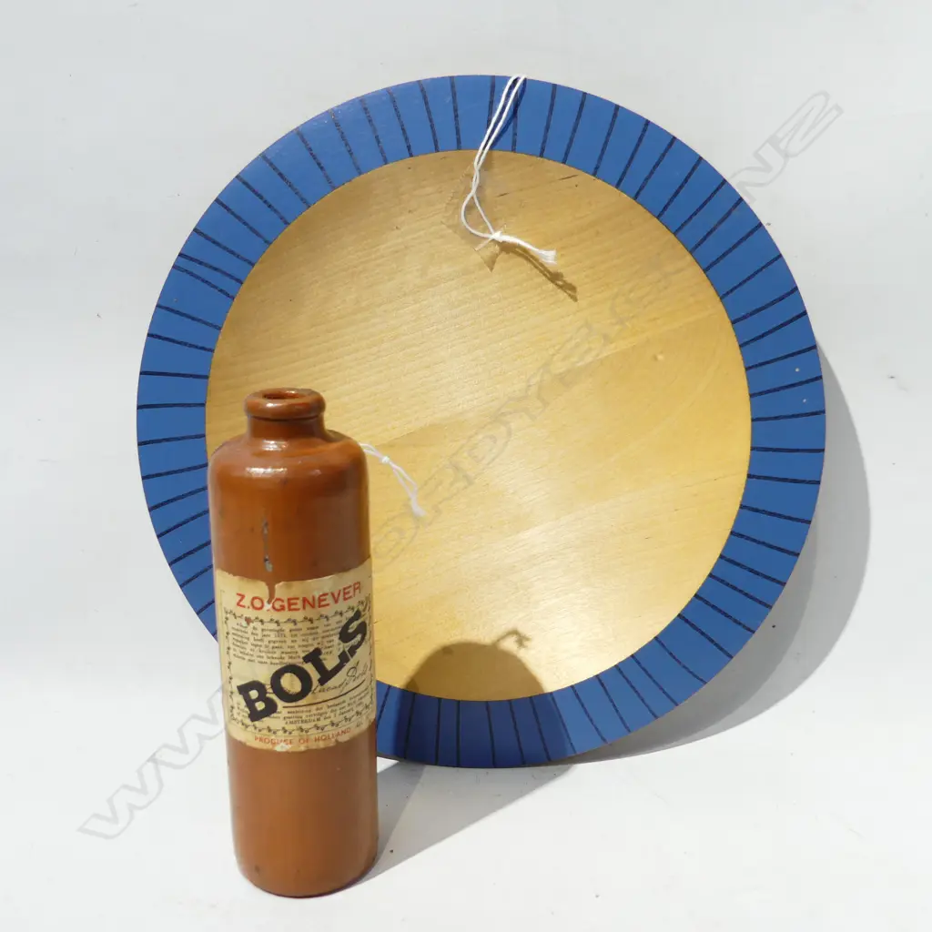 FINNISH WOODEN PRESENTATION DISH (DIA 240mm) 2 COWRIE SHELL MATS (DIA240mm) + SM BOLS BOTTLE (H155mm) Image 1++