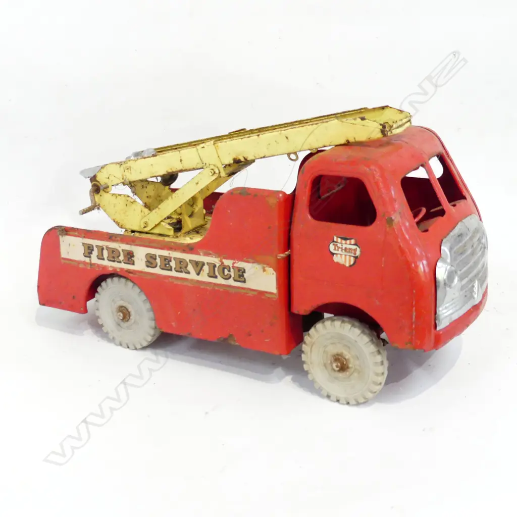 LARGE VINTAGE TRIANG TIN TOY FIRE TRUCK L400MM Image 1++