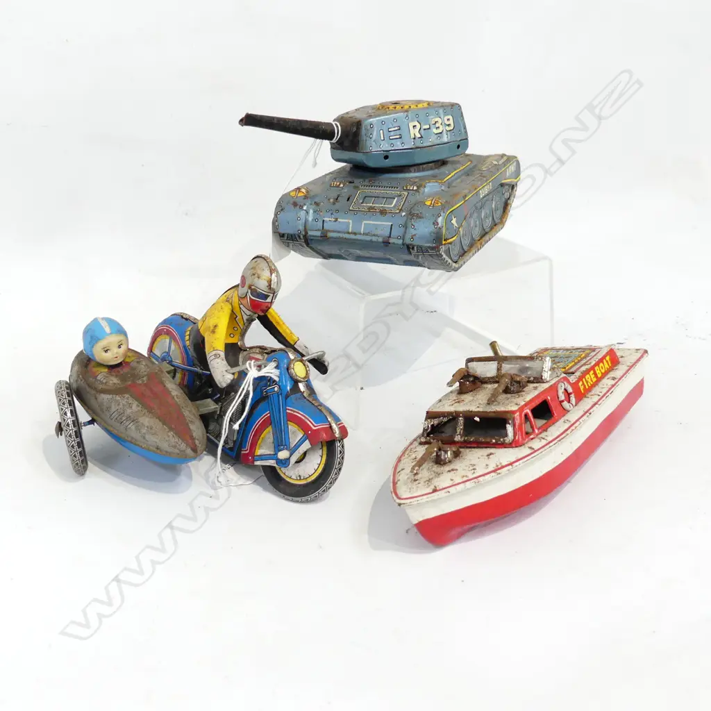 3 VINTAGE TIN TOYS SPEEDBOAT L230MM TANK L200MM & MOTORBIKE WITH SIDECAR L180MM Image 1++