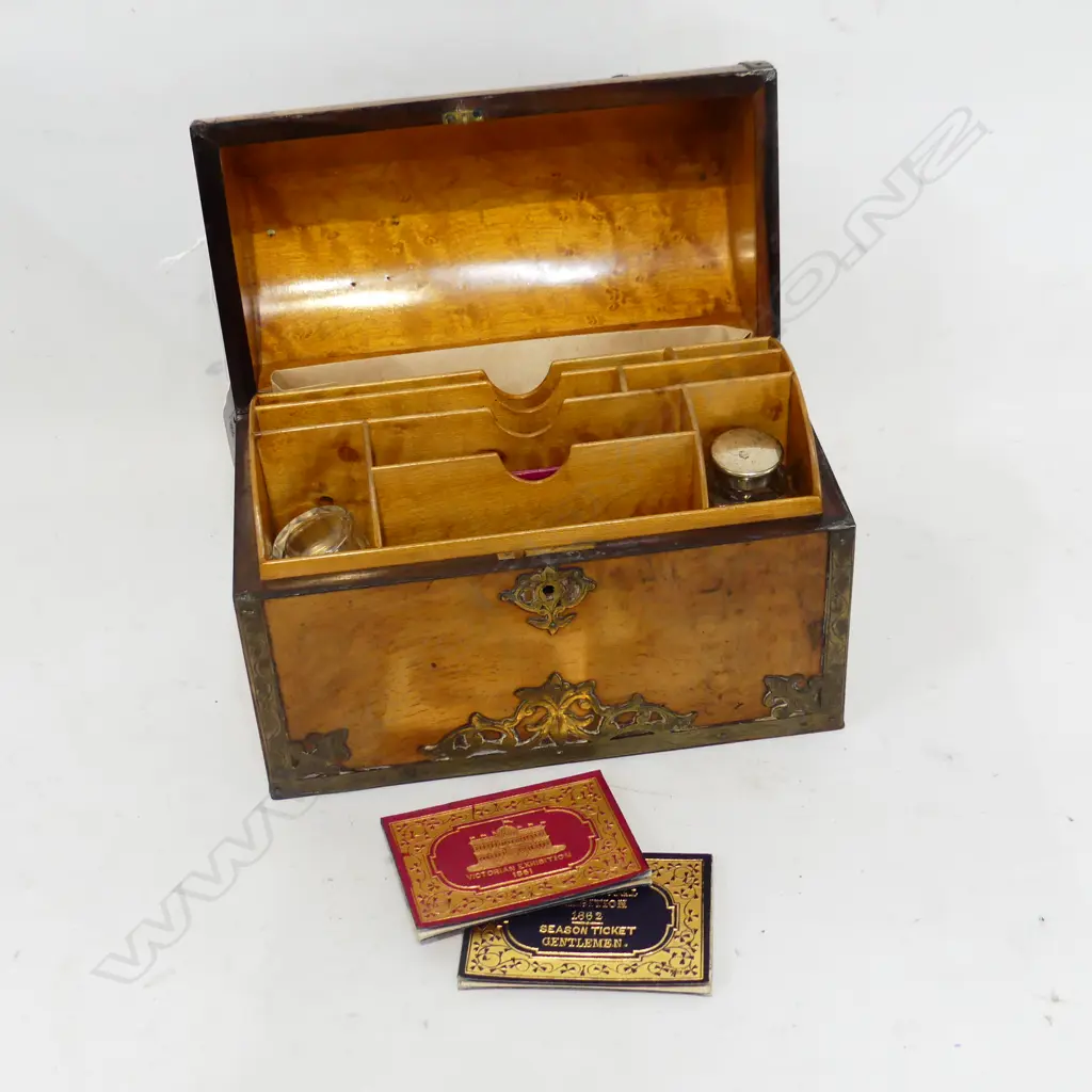 VICTORIAN WALNUT WRITING BOX EX. NELSON BISHOP SUTER (1830-1895) W.220mm... Image 1++