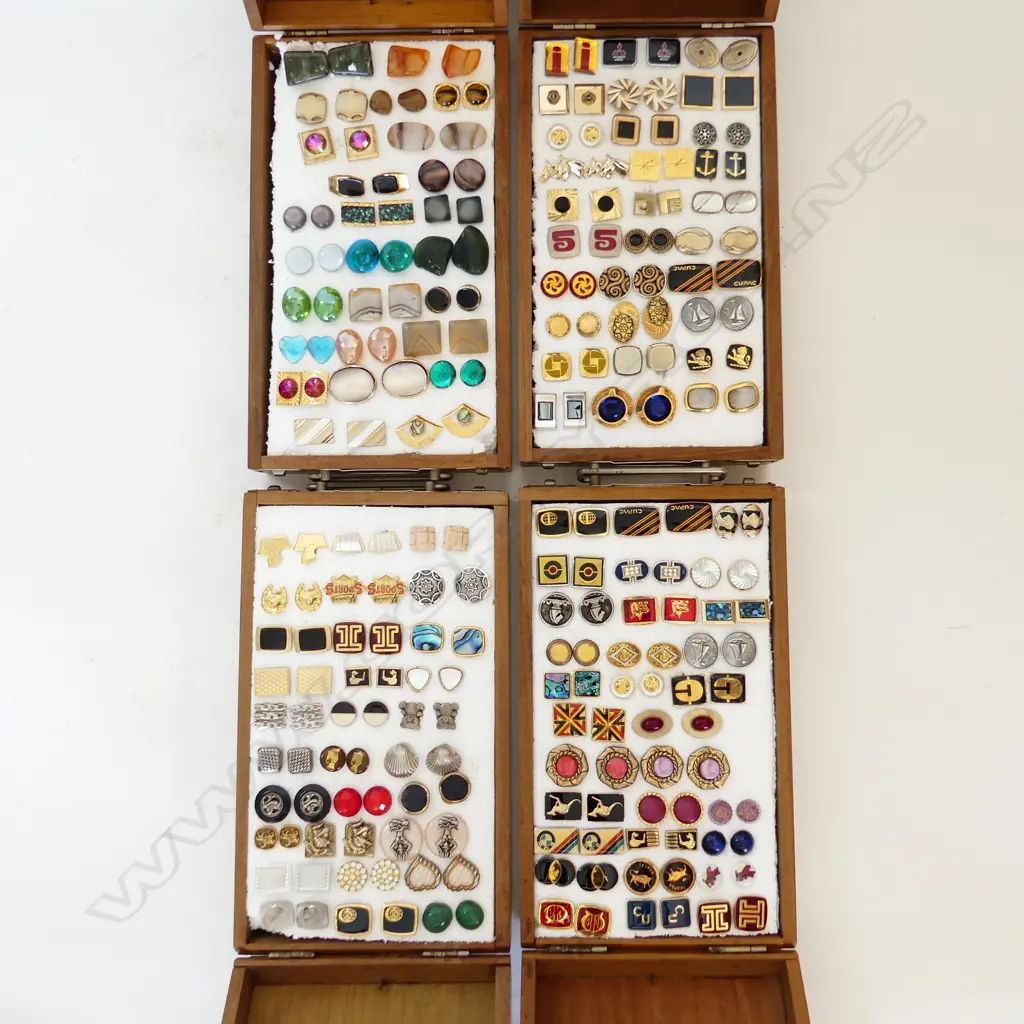 4 WOODEN 'VIKING' CASES w. ASST. NOVELTY CUFFLINKS Image 1++