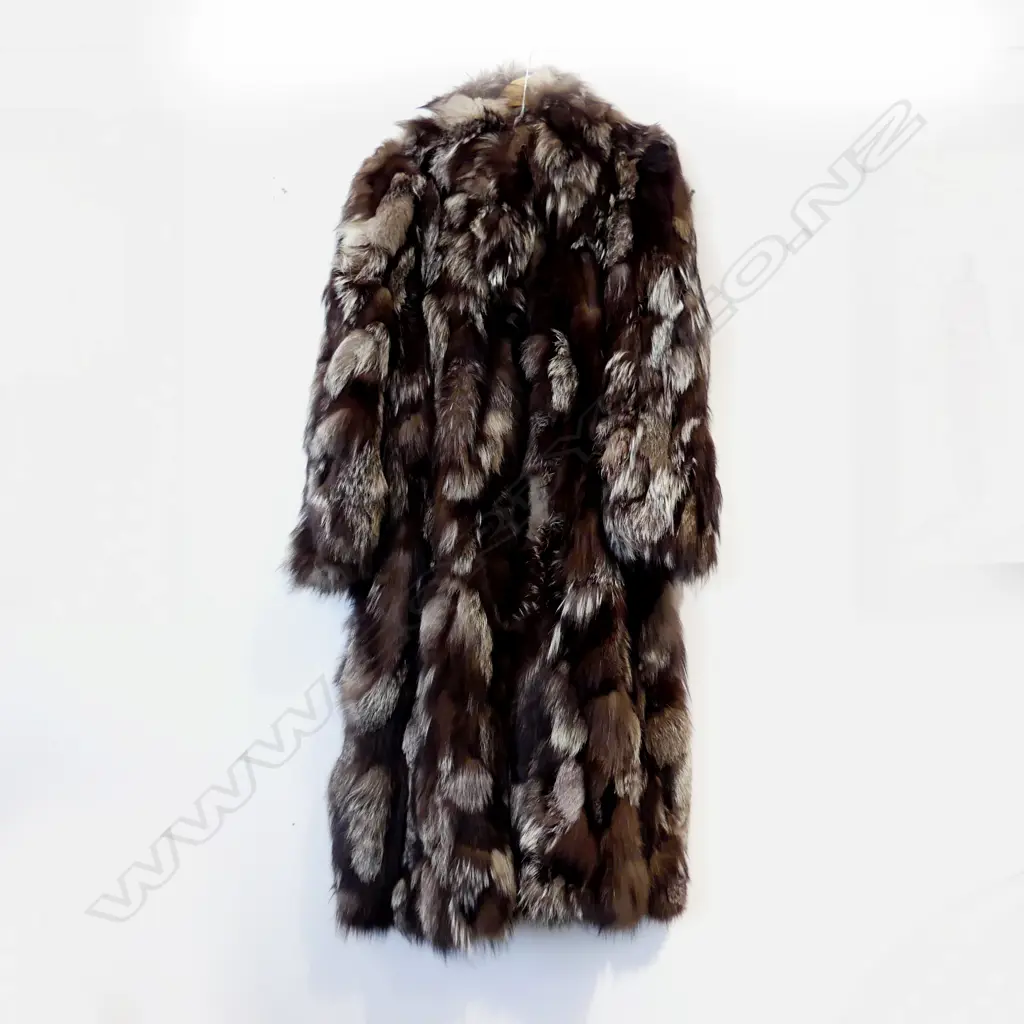 FULL LENGTH FOX COAT EXCELLENT CONDITION  Image 1++