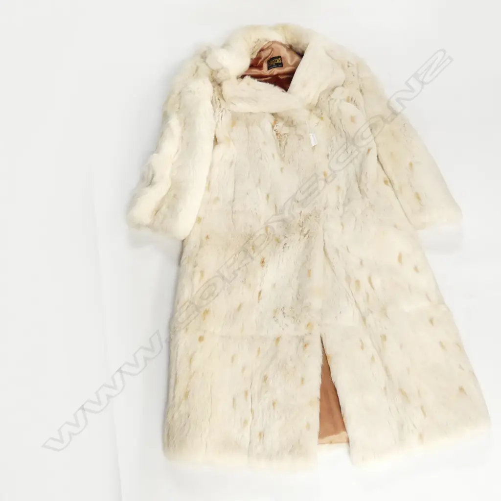 WHITE 3/4 LENGTH FUR COAT - STERNS OF AUCKLAND NZ Image 1++